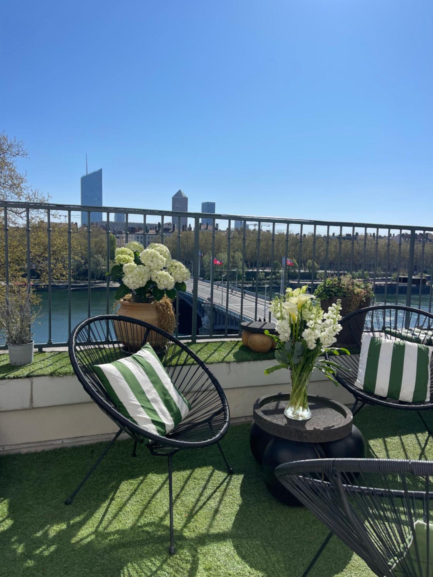 Coeur De Lyon Avec Terrasse Et Jacuzzi Apartment Exterior photo